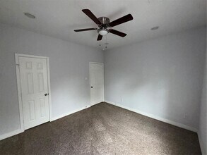 8205 Oak Knoll Ln in Houston, TX - Building Photo - Building Photo