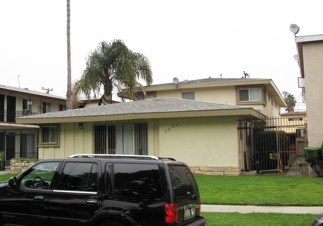 2621 W Rosecrans Ave in Gardena, CA - Foto de edificio - Building Photo