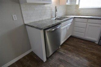300 Stefanie St in Burleson, TX - Building Photo - Building Photo