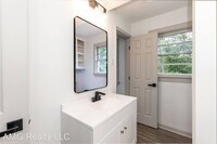 634 Woodburn Dr photo'