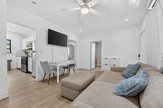7845 NE Bayshore Ct in Miami, FL - Building Photo - Building Photo