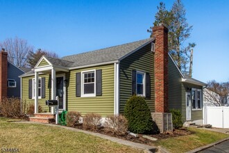 45 Everett Dr in Dover, NJ - Building Photo - Building Photo