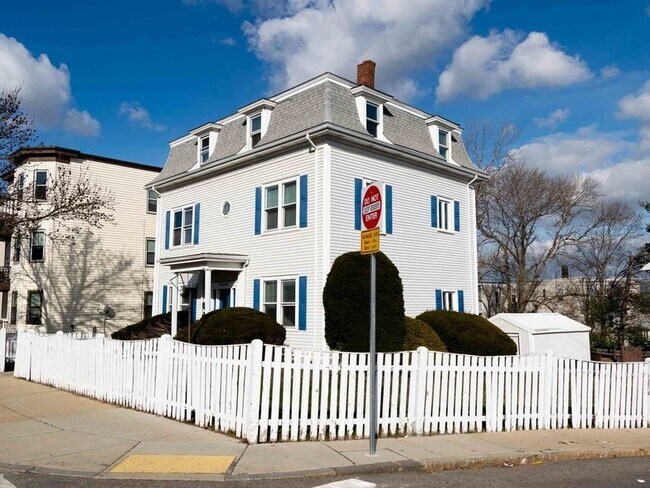 128 Neponset Ave, Unit 1 in Boston, MA - Building Photo - Building Photo