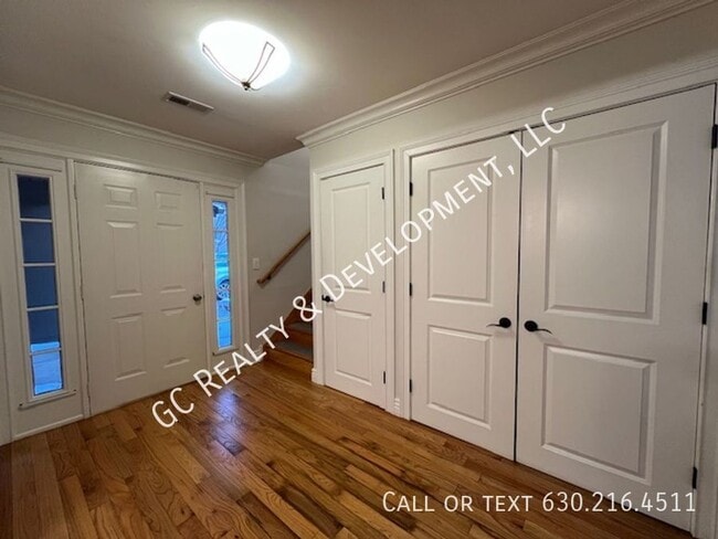 925 Indian Boundary Dr in Westmont, IL - Building Photo - Building Photo