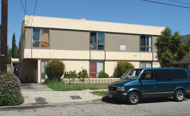 7460 Canby Ave in Reseda, CA - Building Photo - Building Photo