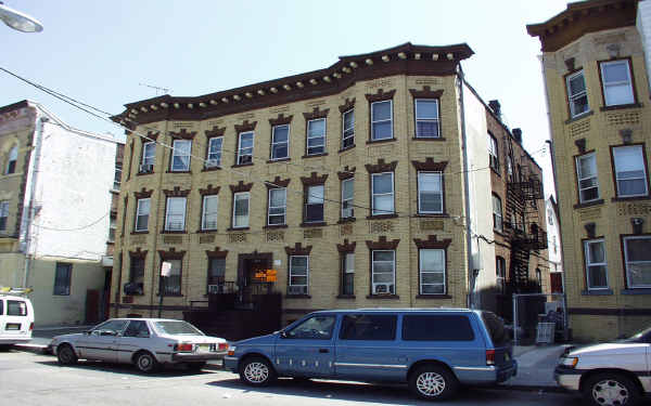 345 Madison St in Passaic, NJ - Building Photo