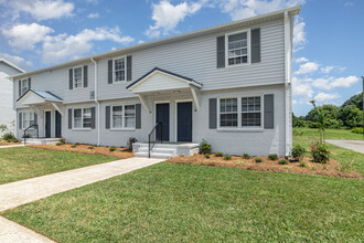 Nu Salisbury South in Salisbury, NC - Foto de edificio - Building Photo