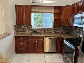 7568 Pinewalk Dr S in Margate, FL - Building Photo - Building Photo