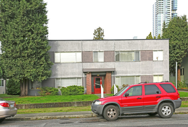 6721 Dow Av in Burnaby, BC - Building Photo - Building Photo