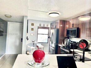 11304 Taft St in Pembroke Pines, FL - Building Photo - Building Photo