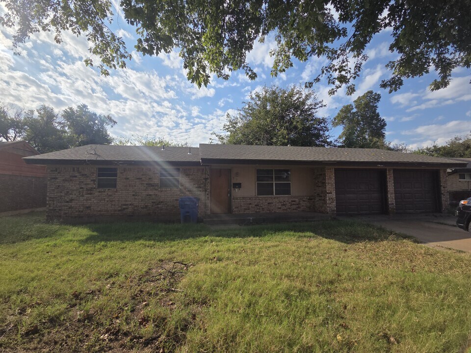 3209 Brooks Dr in Enid, OK - Building Photo