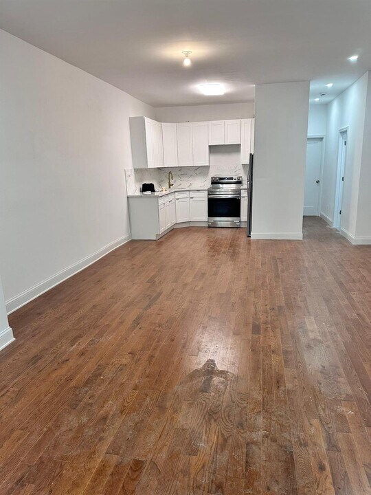 333 Milford St in Brooklyn, NY - Building Photo