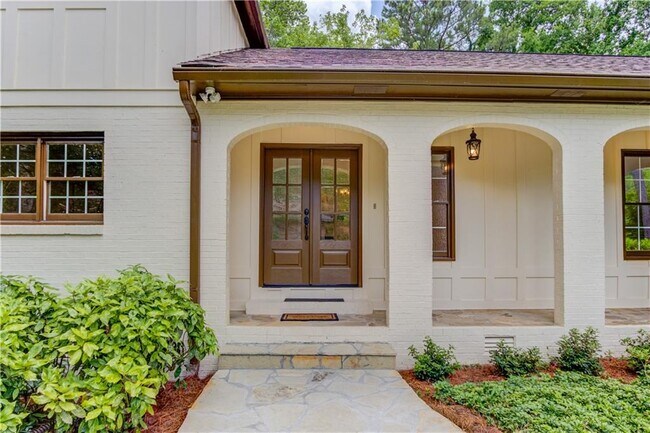 770 Crest Valley Dr NW in Atlanta, GA - Building Photo - Building Photo