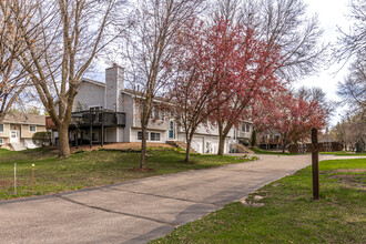 304 97th Ln NE in Blaine, MN - Building Photo - Building Photo