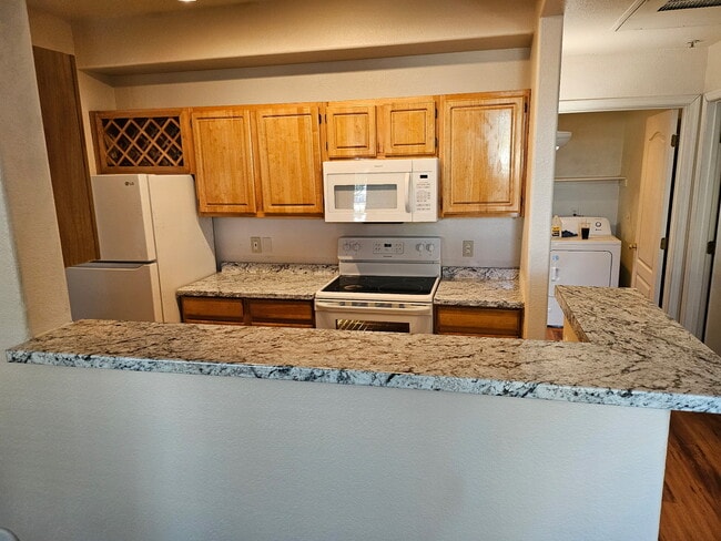 2929 W Yorkshire Dr, Unit The Springs atbYorkshire in Phoenix, AZ - Building Photo - Building Photo