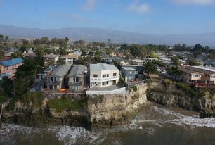 6761 Del Playa Dr in Goleta, CA - Building Photo