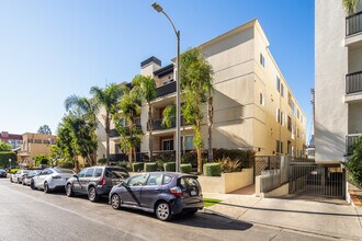 1235 Granville Ave in Los Angeles, CA - Foto de edificio - Building Photo