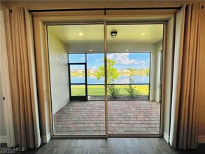1233 Enbrook Lp in Naples, FL - Foto de edificio - Building Photo