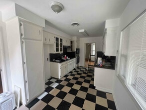 2425 C St in Bakersfield, CA - Building Photo - Building Photo