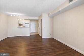 555 Massachusetts Ave NW in Washington, DC - Foto de edificio - Building Photo