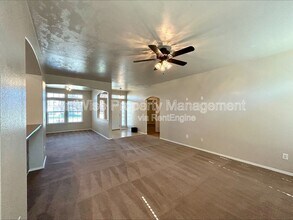 5280 N Midnight Haze Way in Meridian, ID - Building Photo - Building Photo