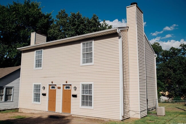 property at 721 S Valentine St