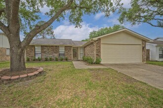 5423 Dunnethead Dr in Houston, TX - Building Photo - Building Photo