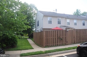20408 River Bank St in Sterling, VA - Building Photo - Building Photo