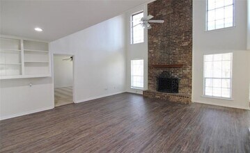 313 Woodhaven Dr in Desoto, TX - Building Photo - Building Photo