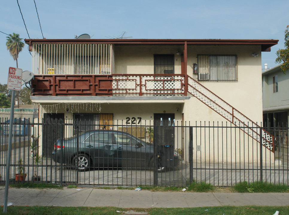 227 S Bonnie Brae St in Los Angeles, CA - Foto de edificio