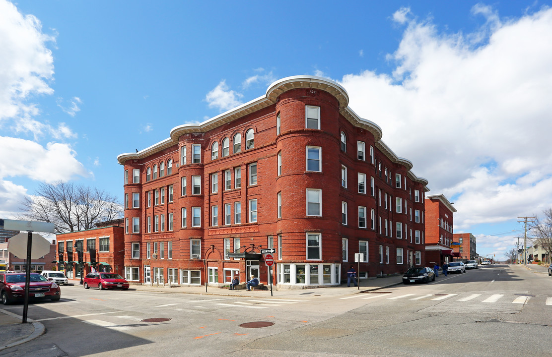 Weston Terrace in Manchester, NH - Building Photo