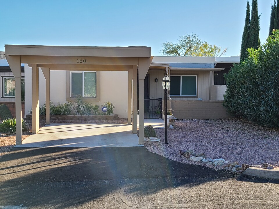 160 N Paseo De Los Conquistadores in Green Valley, AZ - Foto de edificio