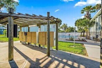 379 47th Ave N in St. Petersburg, FL - Building Photo - Building Photo