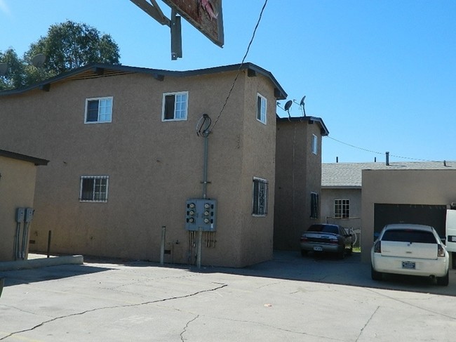 1679-1681 E 33rd St in Los Angeles, CA - Building Photo - Building Photo