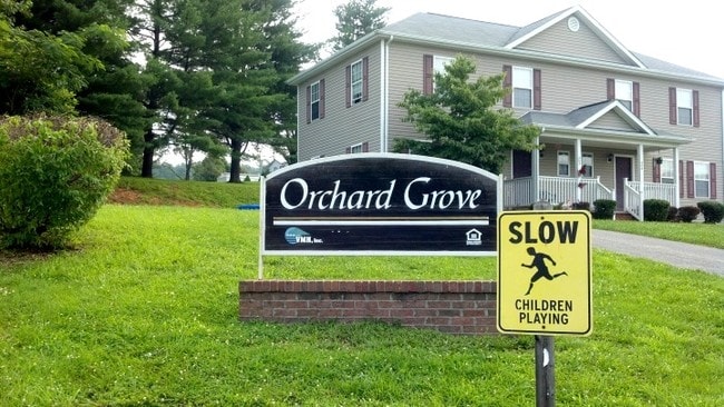 Orchard Grove in Pearisburg, VA - Building Photo - Building Photo