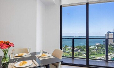 398 NE 5th St in Miami, FL - Foto de edificio - Building Photo