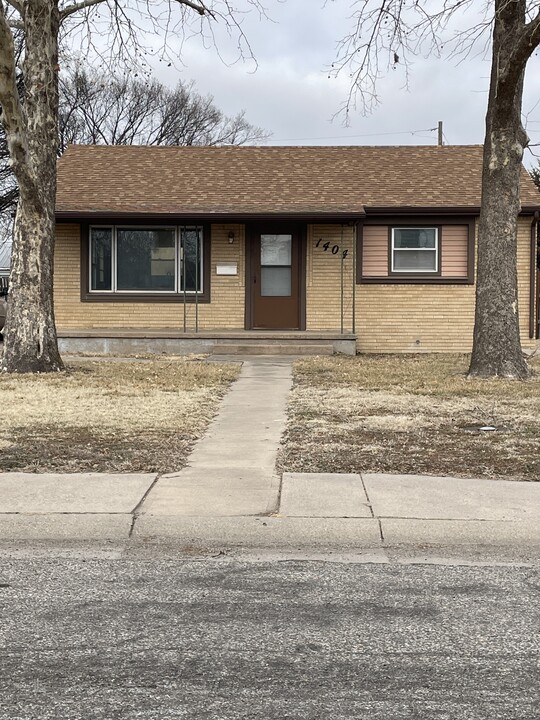 1404 21st St in Great Bend, KS - Building Photo