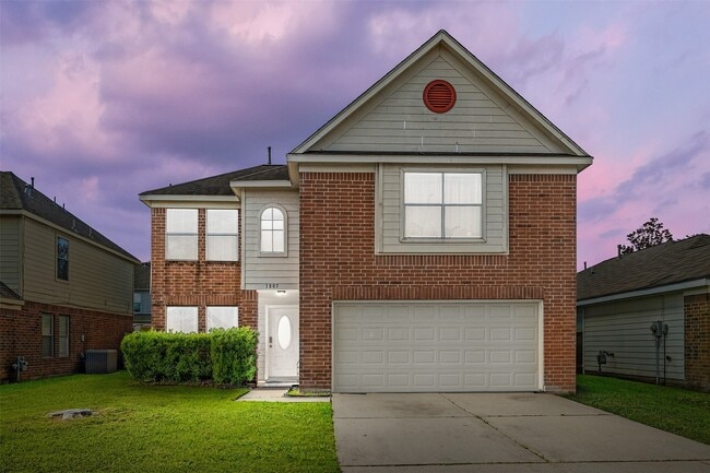 1807 Live Oak Hill St