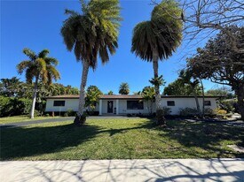 13451 SW 74th Ave in Pinecrest, FL - Building Photo