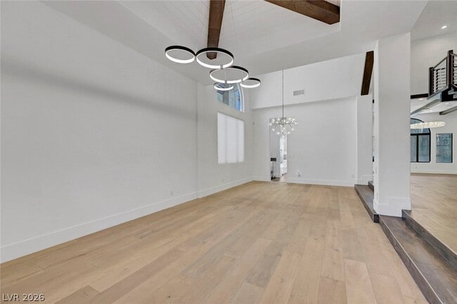 304 Kingsclear Ct in Las Vegas, NV - Foto de edificio - Building Photo