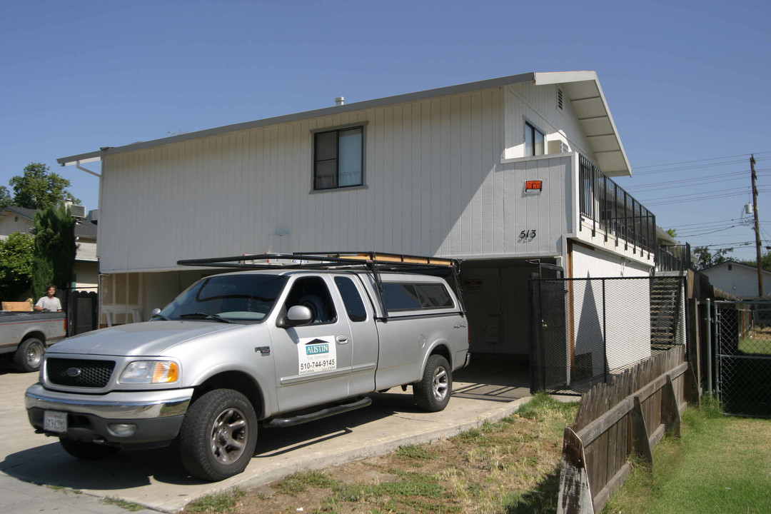 513 E Elm St in Lodi, CA - Building Photo