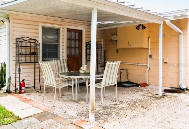 3217 McIntosh Rd in Sarasota, FL - Foto de edificio - Building Photo