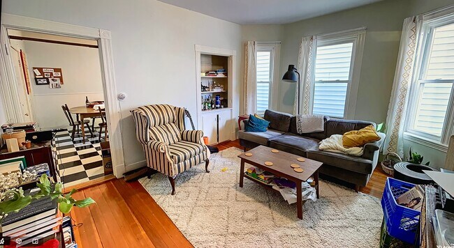 376 Washington St, Unit 1T in Somerville, MA - Foto de edificio - Building Photo