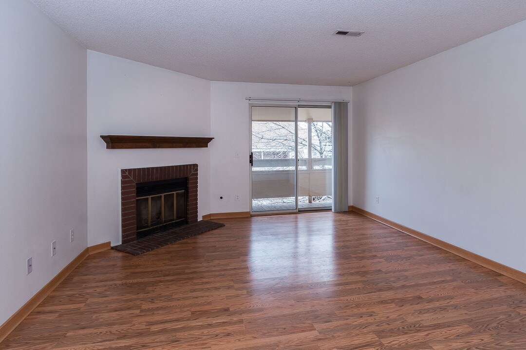 1074 S Dearborn St in Aurora, CO - Building Photo