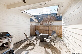 8110 Stonelake Ave in Baton Rouge, LA - Foto de edificio - Building Photo