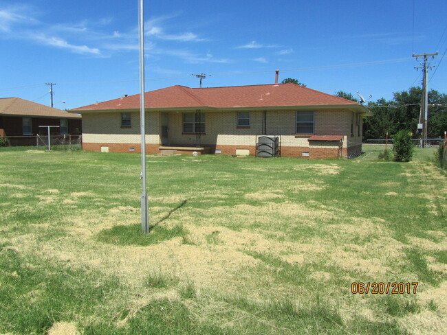 1701 N Midwest Blvd in Oklahoma City, OK - Foto de edificio - Building Photo