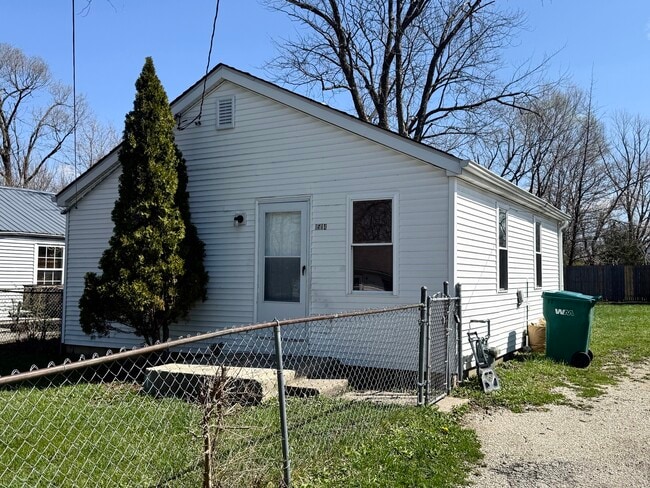 property at 1504 S Ottawa St