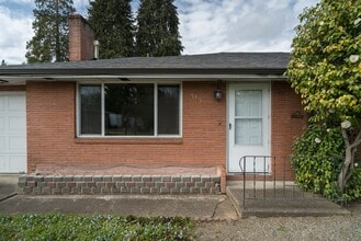 1162 SE Walnut St in Hillsboro, OR - Foto de edificio - Building Photo