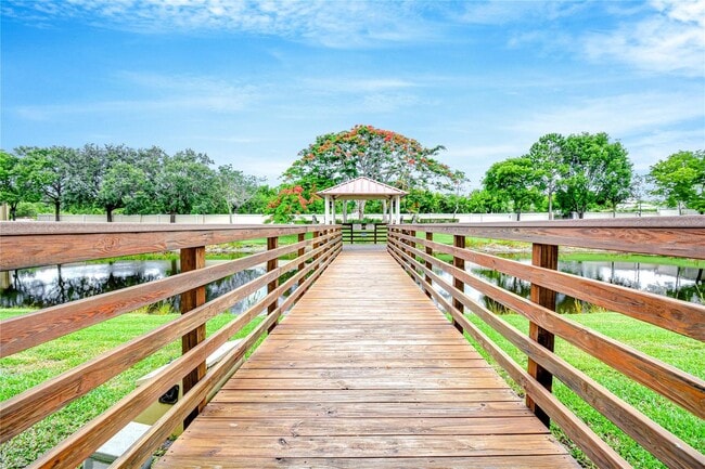 1061 NW 18th Ave in Boca Raton, FL - Building Photo - Building Photo