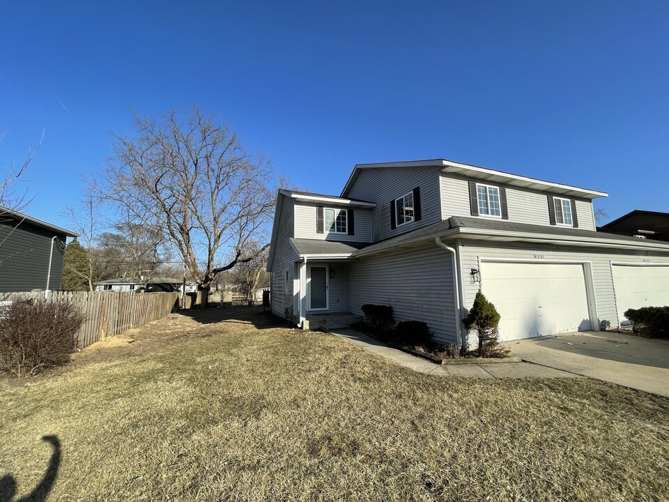 38183 N Loyola Ave in Beach Park, IL - Foto de edificio